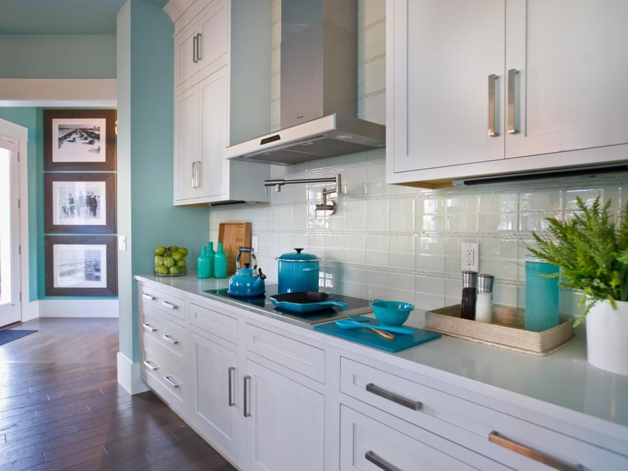 Versatile Elegance: How Subway Tiles Add Style to Any Kitchen Aesthetic